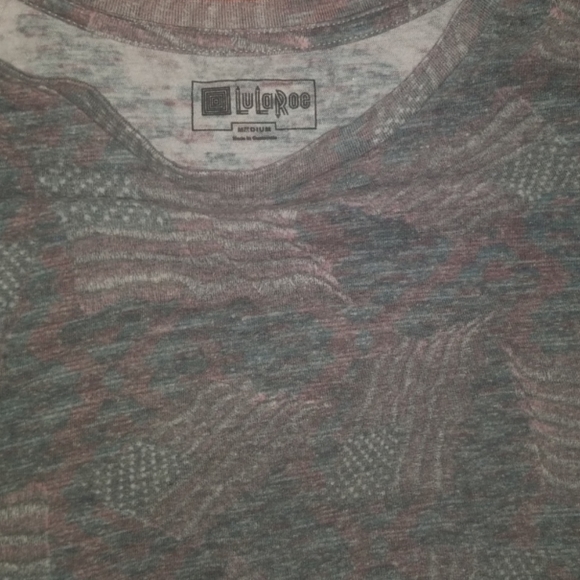 LuLaRoe, Tee-Shirt Bundle//Adult Medium - Picture 3 of 4